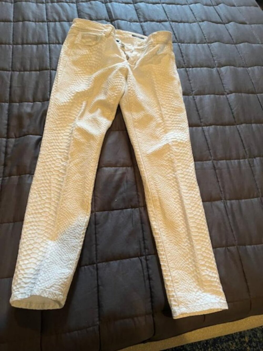 Cache skinny white snake skin textured size 4 pants